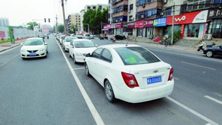 來看鄭州首創(chuàng)“內(nèi)嵌式”停車位長(zhǎng)啥樣？