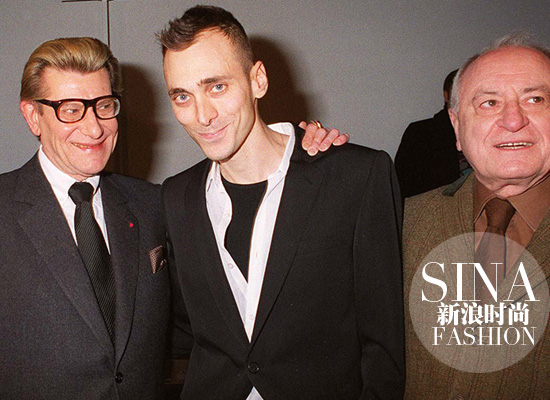 Yves-Saint-Laurent、Hedi-Slimane、Pierre-Bergé在Dior后臺的合影