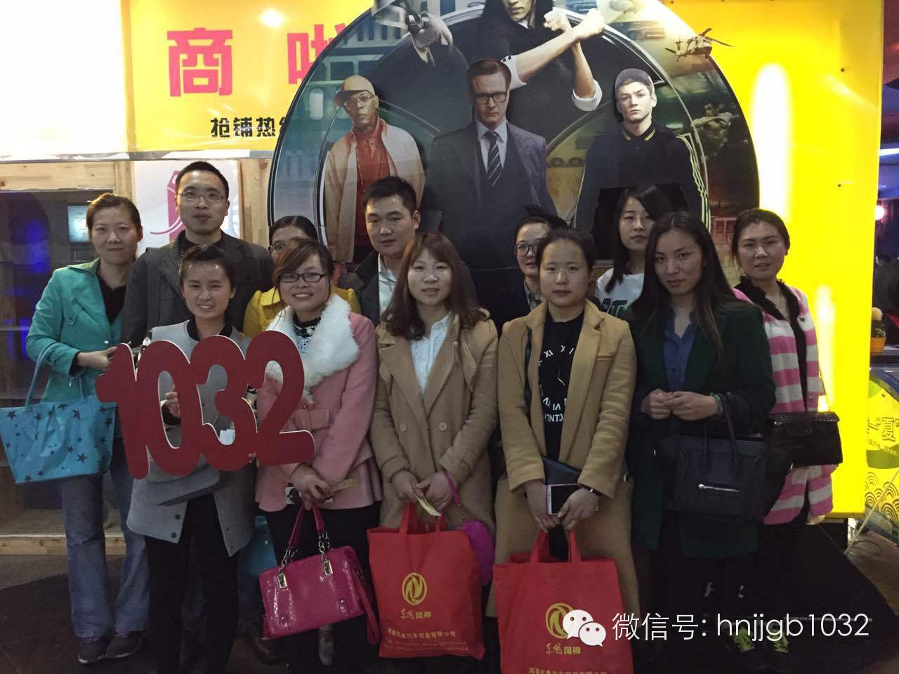 來個(gè)合影，1032的聽眾棒棒噠，個(gè)個(gè)都準(zhǔn)時(shí)到達(dá)了集合地點(diǎn)。Johnny表示很欣慰啊！