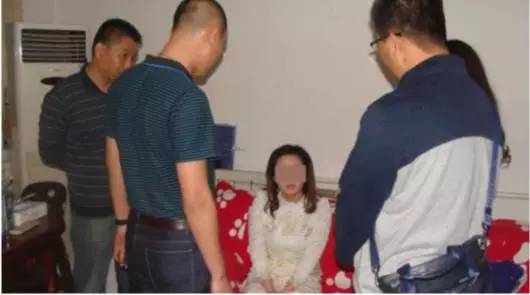 警方抓捕嫌疑人龐某衛(wèi)現(xiàn)場。警方供圖