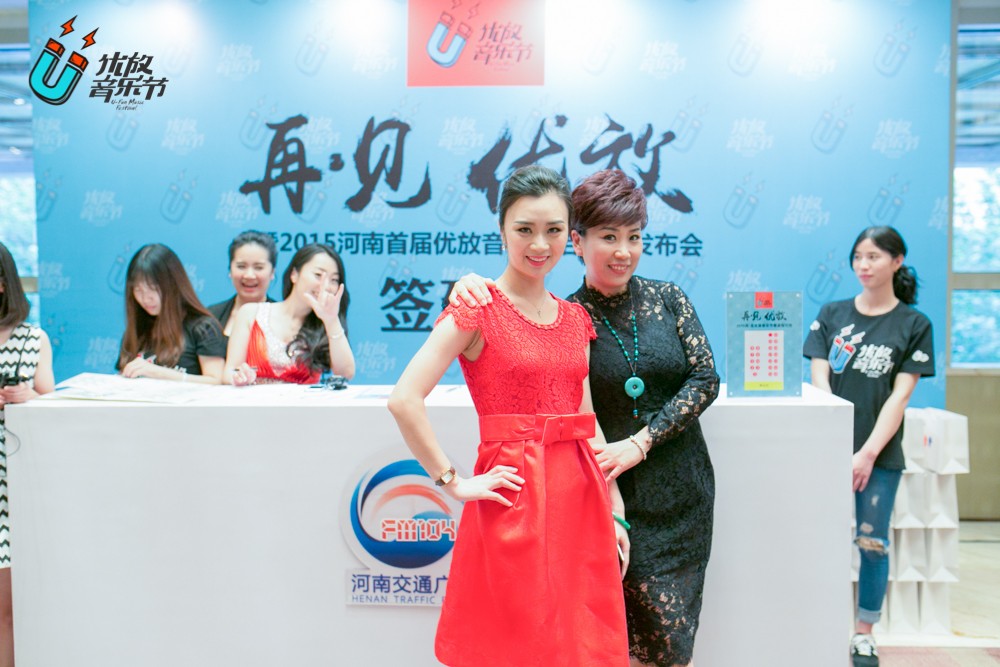 貼心的南方姐姐和美女主播小佩，海洋是不是每天都要流口水呀！