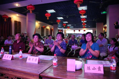 我省著名豫劇表演藝術(shù)家素君（左2）、常香玉弟子、國(guó)家一級(jí)演員張?jiān)聵s（右2）