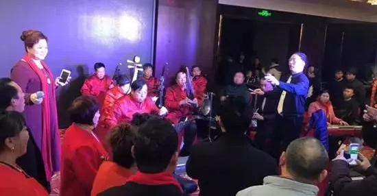 現(xiàn)場的樂隊(duì)老師也是咱的戲迷朋友，為了周迪的見面會今天累也開心