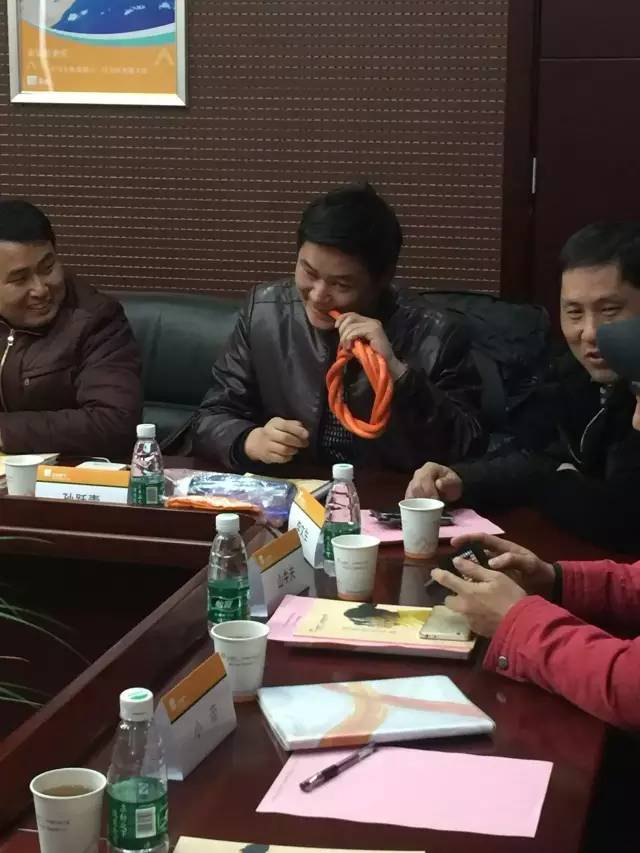 小編想問一下咬膠管的孫老師，優(yōu)質(zhì)膠管的口感如何呢？