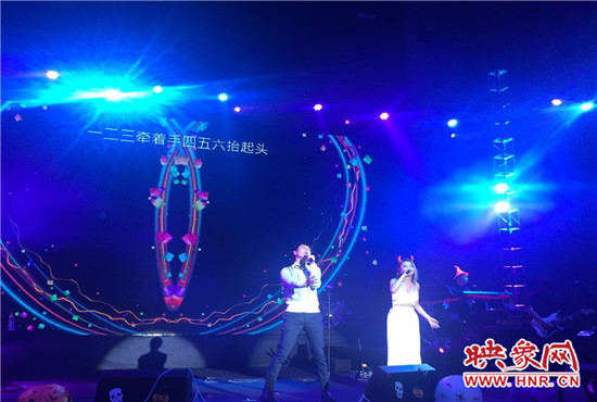 丁當(dāng)現(xiàn)場分享了她的代表曲目，《猜不透》全場大合唱，歌手嚴(yán)爵充分展現(xiàn)創(chuàng)作型歌手的特點。