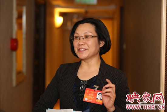 全國人大代表、商丘市實(shí)驗(yàn)小學(xué)校長高阿莉做客映象網(wǎng)兩會微視。