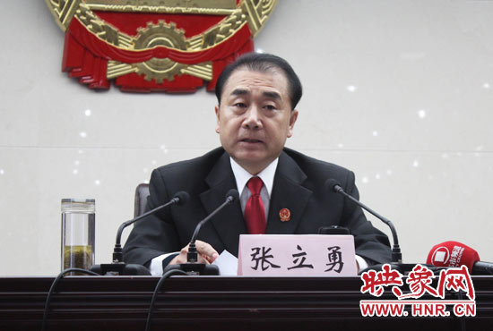 省高院院長(zhǎng)張立勇說，全省法院一定要堅(jiān)定為農(nóng)民工討薪的立場(chǎng)不動(dòng)搖