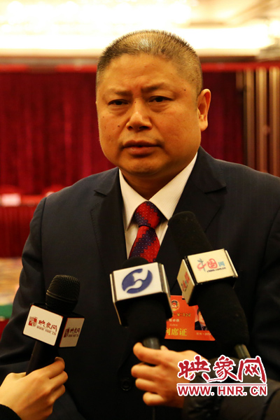 全國政協(xié)委員，河南弘昌集團、信陽毛尖集團董事長陳世強