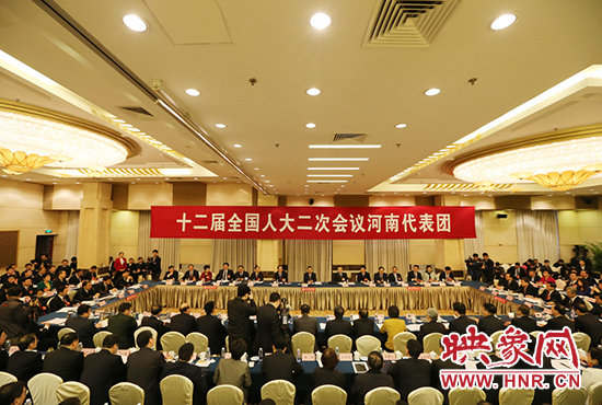 3月5日下午，第十二屆全國人代會河南代表團(tuán)召開全體會議，議論政府工作報告。