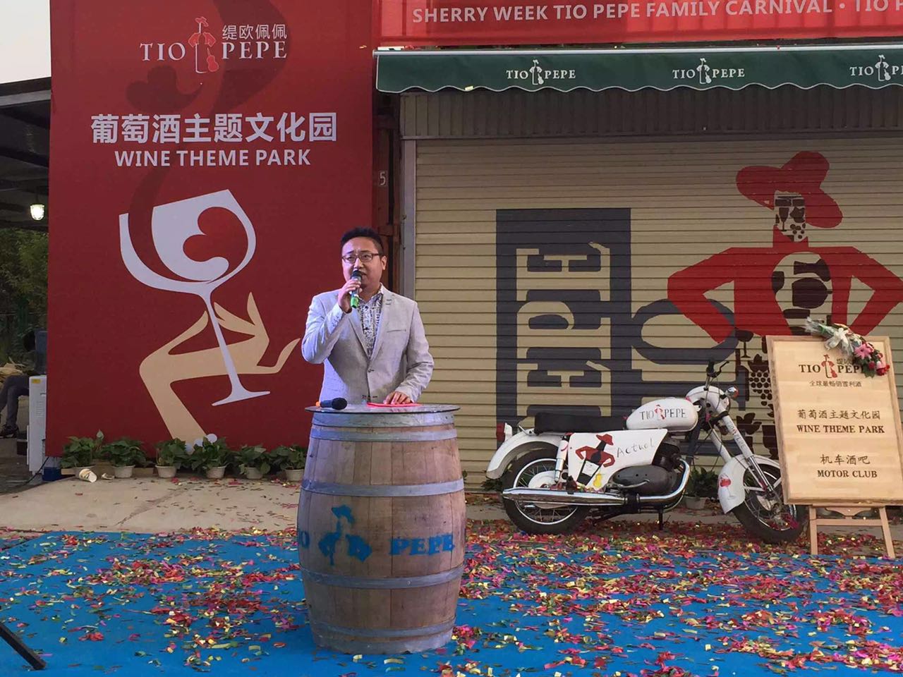 我們的巖歐巴出場嘍！真的是迷倒臺下一片！