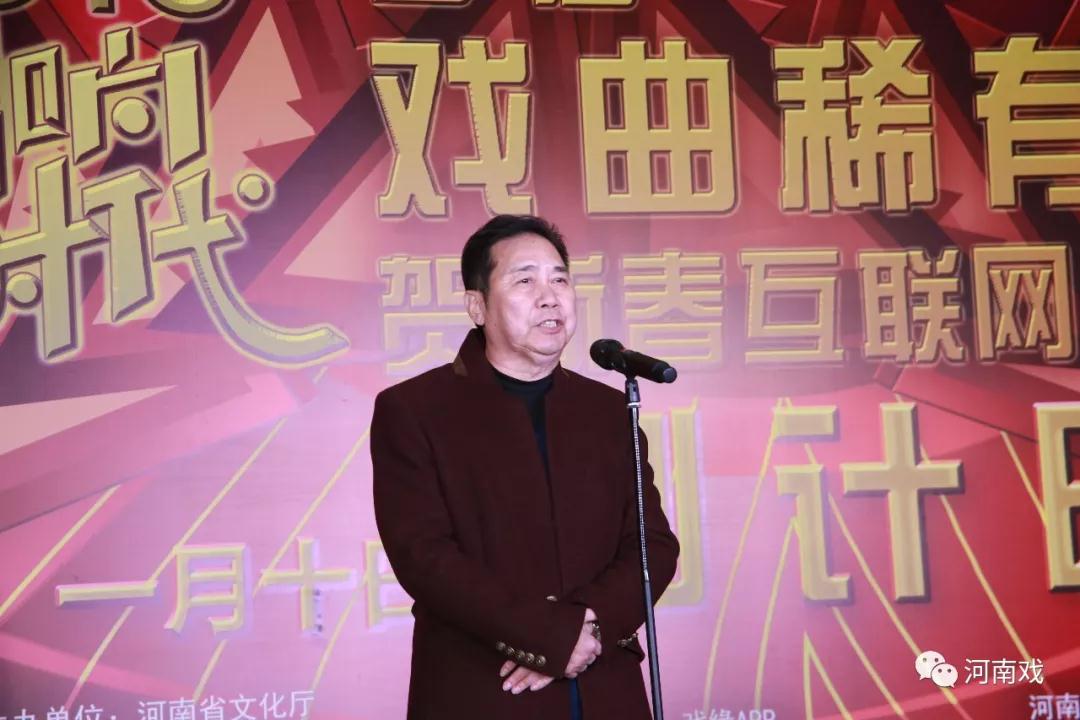 中國戲劇家協(xié)會副主席、河南豫劇院院長李樹建介紹活動概況