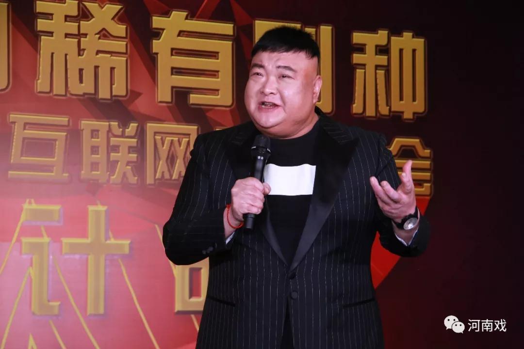 中國曲藝家協(xié)會副主席、著名相聲表演藝術(shù)家范軍作為藝術(shù)家代表致辭，并演唱稀有劇種太康道情《王金豆借糧》