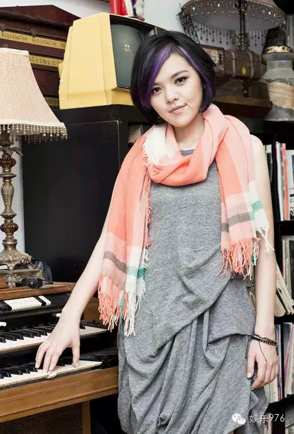 劉思涵，2011年9月發(fā)行首支個人單曲《走在冷風(fēng)中》。種子音樂簽約藝人。