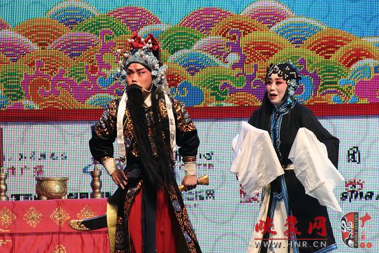 張派傳人方素珍（左）、馬瑞（右）演唱折子戲《韓琪殺廟》一折