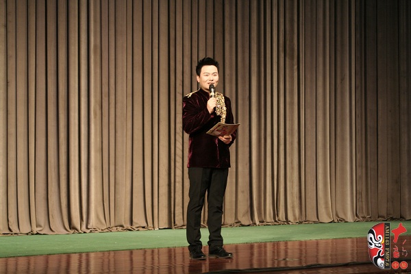 主持人：著名戲曲節(jié)目主持人、河南電臺戲曲廣播“當家小生”月陽