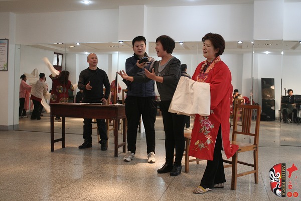 著名戲曲節(jié)目主持人、河南電臺戲曲廣播當家小生月陽錄制現(xiàn)場花絮