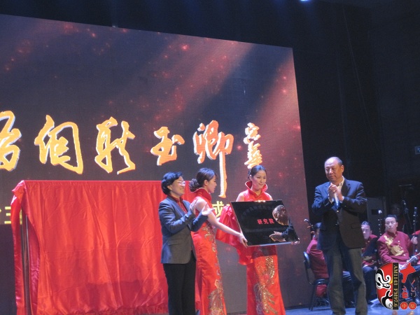 省委組織部副部長(zhǎng)、人力資源和社會(huì)保障廳廳長(zhǎng)楊盛道，省文化廳廳長(zhǎng)楊麗萍為玉卿戲曲音樂(lè)藝術(shù)研究院揭牌