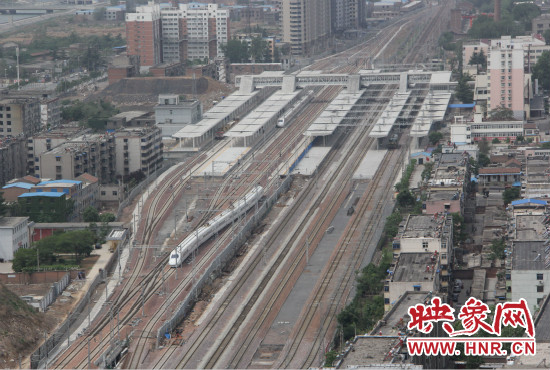 本次運(yùn)行試驗(yàn)由2列CRH2A型動(dòng)車組擔(dān)當(dāng)，計(jì)劃試驗(yàn)速度為每小時(shí)200公里。
