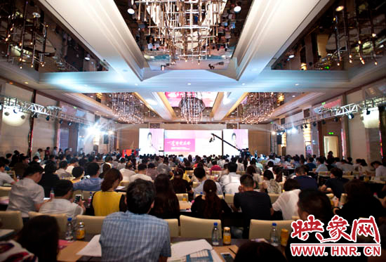 5月28日，一場(chǎng)河南企業(yè)家的盛會(huì)在鄭州舉辦，群象島2015夏季峰會(huì)以奮斗者為本致敬奮斗者。