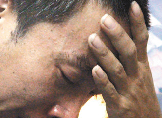 10歲方姓男童遭割喉殺害，父親淚流不止說(shuō)，小兒子走了，他不知道該如何活下去。 臺(tái)灣《聯(lián)合報(bào)》