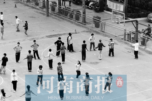 有學(xué)校擔(dān)心，個(gè)人進(jìn)校園鍛煉，安全隱患大