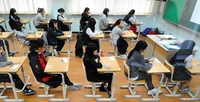 　藝術生不僅需要專業(yè)課優(yōu)秀，文化課成績也必須達標