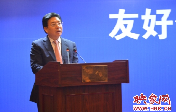 市委副書記、市長李柳身出席簽約儀式并講話