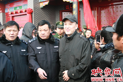 郭達現(xiàn)身馬街書會現(xiàn)場。