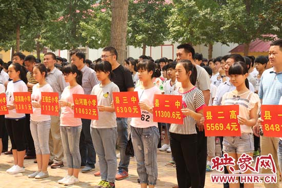 經(jīng)過一周的廣泛宣傳動員，全縣教育系統(tǒng)共捐款174113元。