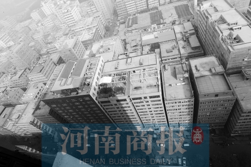 鳥(niǎo)瞰鄭州某城中村，密密麻麻全是樓 記者 鄧萬(wàn)里/攝