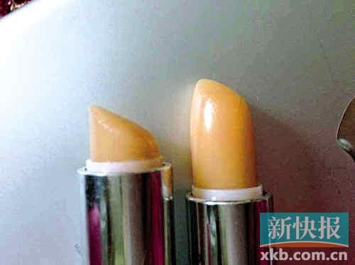 ■蘇小姐將其在專柜和聚美優(yōu)品購買的伊麗莎白雅頓唇膏對比，產(chǎn)品包裝和唇膏顏色明顯不同。