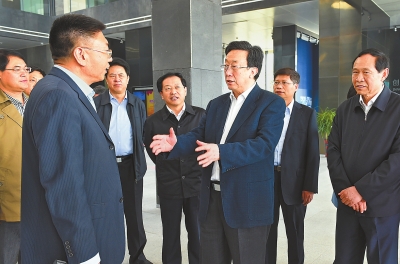 4月9日，省委書記、省人大常委會(huì)主任郭庚茂帶隊(duì)，在洛陽高新技術(shù)產(chǎn)業(yè)集聚區(qū)內(nèi)觀摩考察。