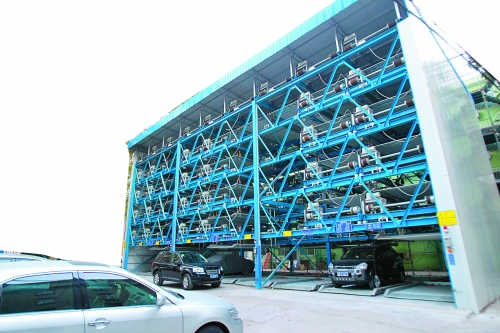 商務(wù)廳（北院）內(nèi)新建一個立體停車場，有68個停車位，但目前停車率不高。