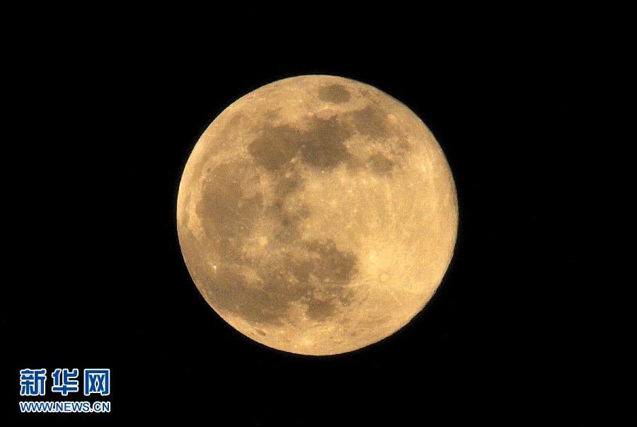 6月23日晚，云南省昆明市上空的圓月。
