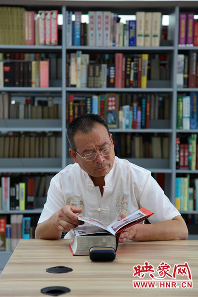 圖書館內(nèi)巨大的存書量，能讓鄭州市民盡情感受閱讀的快樂。