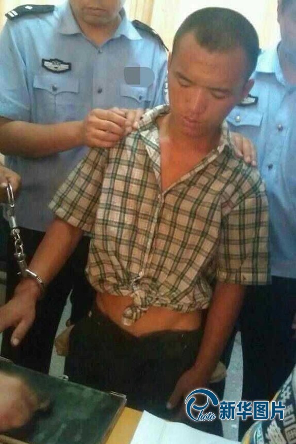 2013年8月20日午間，河南省安陽警方將“8.19公交搶劫案”嫌犯24歲的周江波緝拿歸案。圖片來