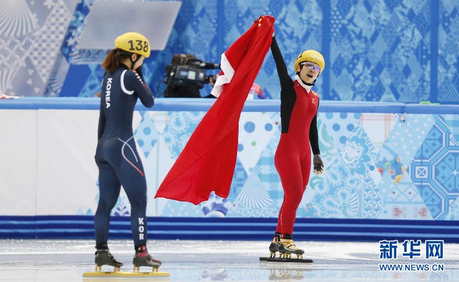 2月13日，中國選手李堅柔（右）在比賽后慶祝。