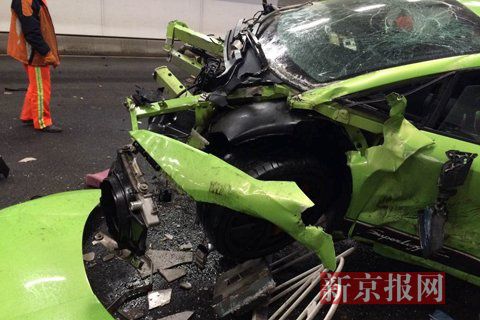 一輛蘭博基尼與一輛法拉利發(fā)生事故，現(xiàn)場(chǎng)狀況慘烈