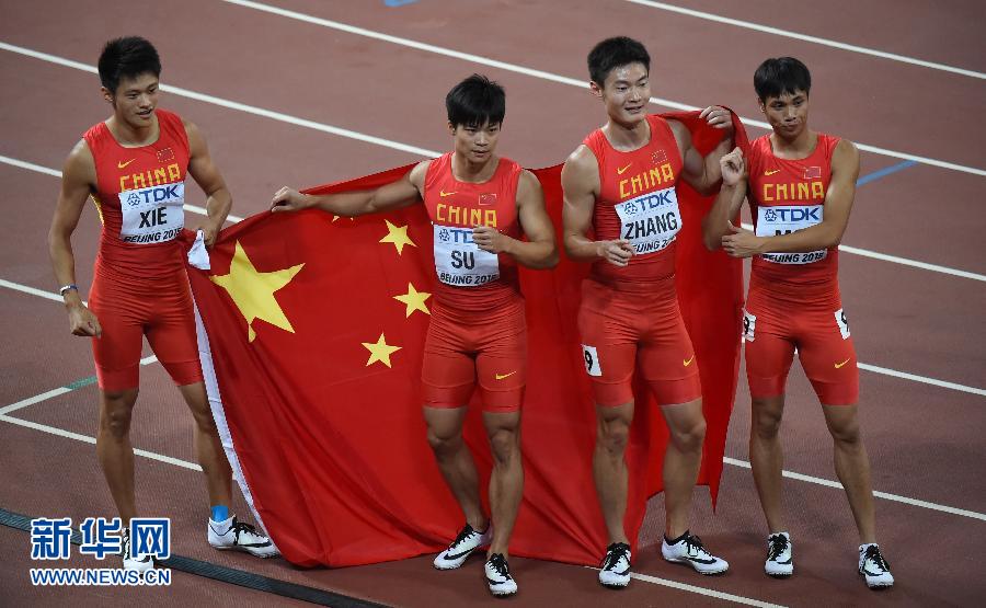 中國(guó)隊(duì)選手謝震業(yè)、蘇炳添、張培萌和莫有雪（從左至右）賽后慶祝。