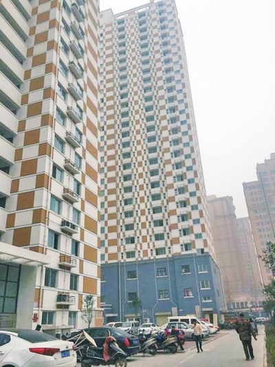 鄭州中基都市春天小區(qū)的公租房一直在閑置,樓下門面房已營(yíng)業(yè)很長(zhǎng)時(shí)間。