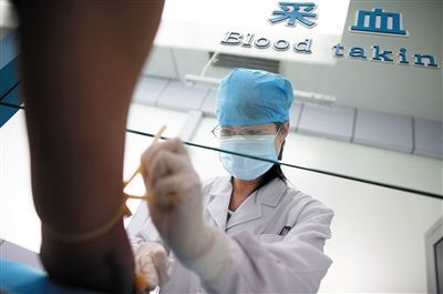 2010年5月，北京艾滋病毒攜帶者可以進行快速檢測。新京報資料圖片 韓萌 攝