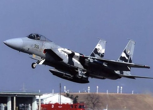 資料圖：日本空軍自衛(wèi)隊F15戰(zhàn)機。