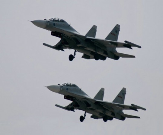 資料圖：解放軍蘇-30戰(zhàn)機編隊飛行。