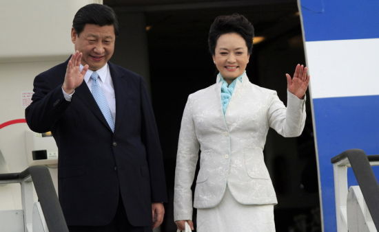 習(xí)近平和夫人彭麗媛在坦桑尼亞。資料圖