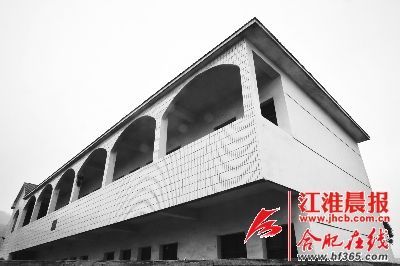 事發(fā)小學(xué)。晨報(bào)記者 高博 攝