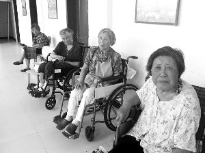 13個老人中，年齡最大的已經(jīng)99歲