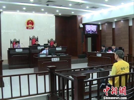 庭審中。 陳啟任 攝