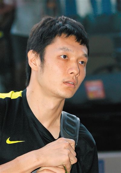 楊智 足球守門員,現(xiàn)效力于北京國安隊,為國家隊守門員。