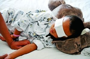 9月2日，小斌斌在病床上休息。山西省眼科醫(yī)院院長賈亞丁介紹，醫(yī)院安排心理專家對患兒及家屬進行心理治療。