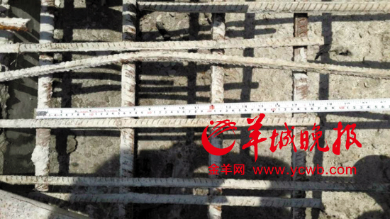 黃建清提供的E出入口鋼筋間距，顯示為15厘米